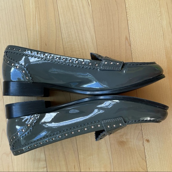 PRADA LOAFERS! Comes with dust bag. - Picture 12 of 15